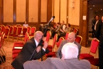 Laukdami, kol bus atvežti balsavimo biuleteniai diskusijai susitelke UAB „Mecys“ vadovas Mecislovas Atroškevicius, UAB „Transekspedicija“ generalinis direktorius Vidmantas Peleda ir UAB „Ekosig“ vadovas Sigitas Cesnavicius.