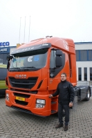 UAB Transmitto komercijos direktorius Ignas Subačius šalia naujojo Iveco modelio
