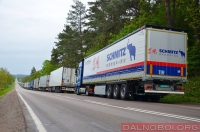 Užfiksuotas laukimo laikas sienos kirtimo Kuznicos punkte: 23 valandos. Vienas paskui kitą eilėje išsirikiavusių sunkvežimių virtinės ilgis - vienuolika kilometrų.